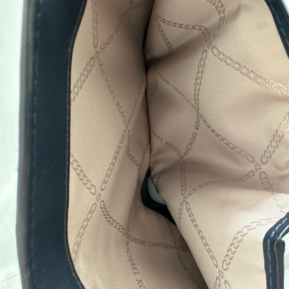 Michael Kors Wallet. - Picture 5 of 6